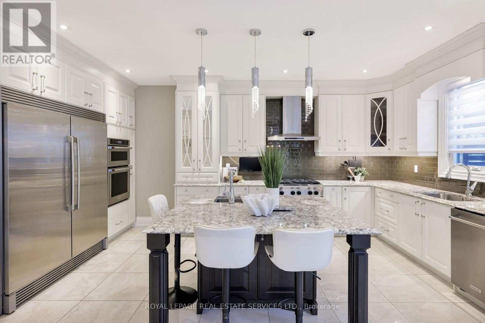 












2225 GLAZEBROOK CIRCLE

,
Oakville,




Ontario
L6M5B5

