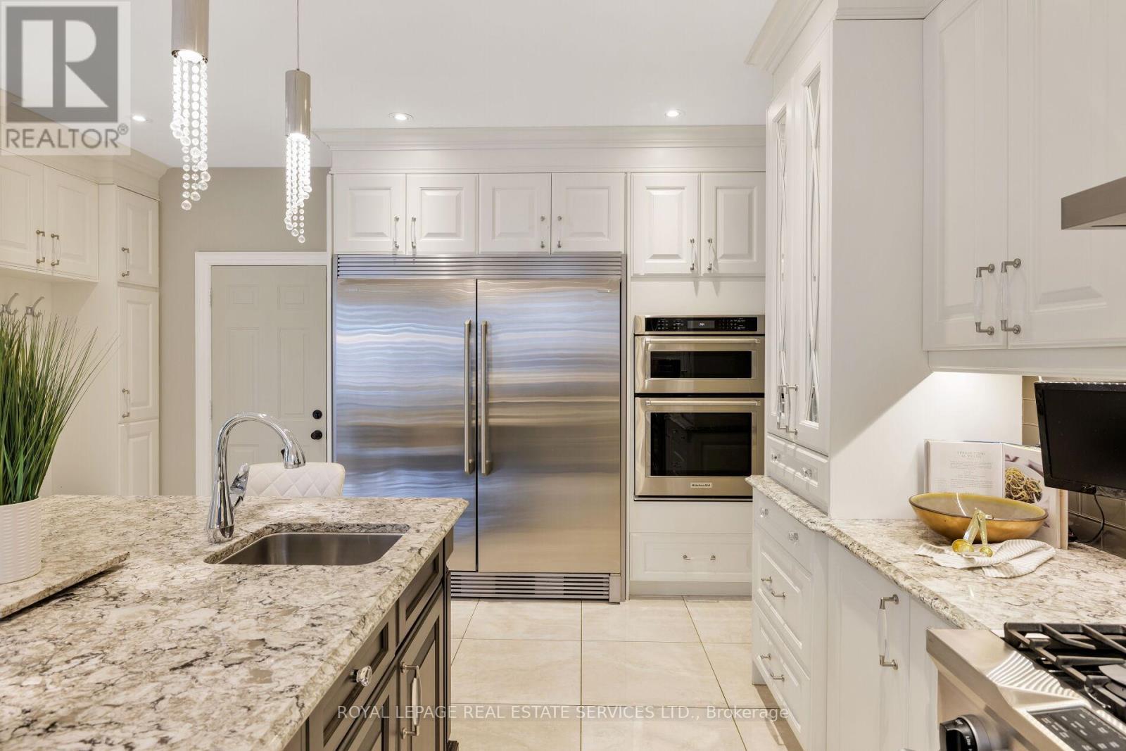 












2225 GLAZEBROOK CIRCLE

,
Oakville,




Ontario
L6M5B5

