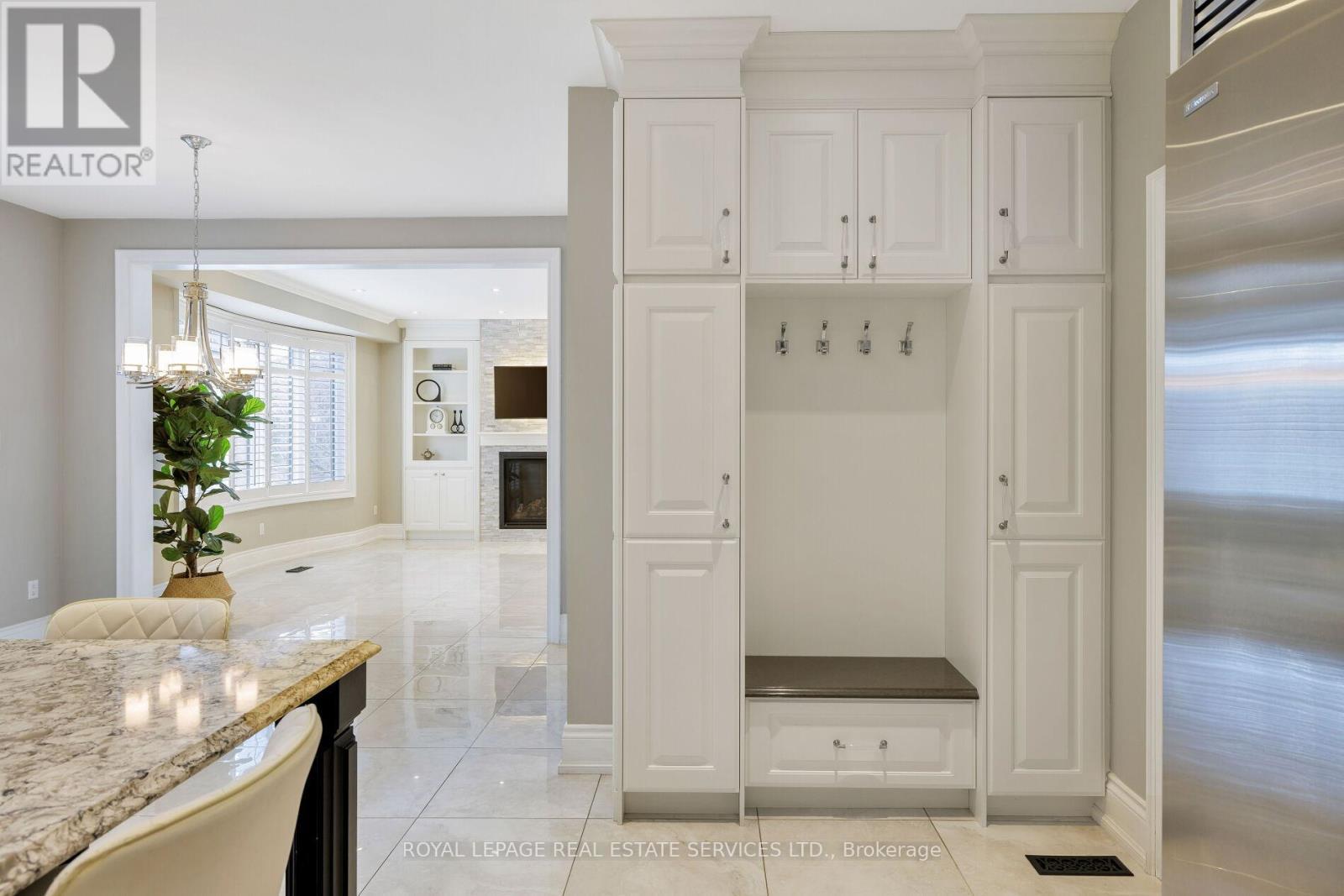 












2225 GLAZEBROOK CIRCLE

,
Oakville,




Ontario
L6M5B5

