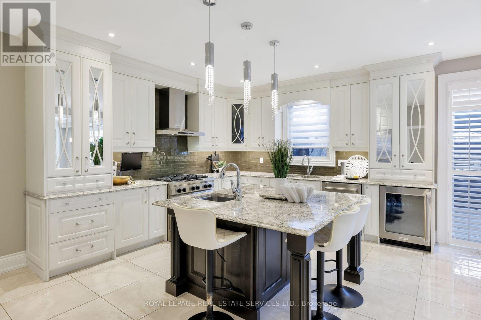 












2225 GLAZEBROOK CIRCLE

,
Oakville,




Ontario
L6M5B5

