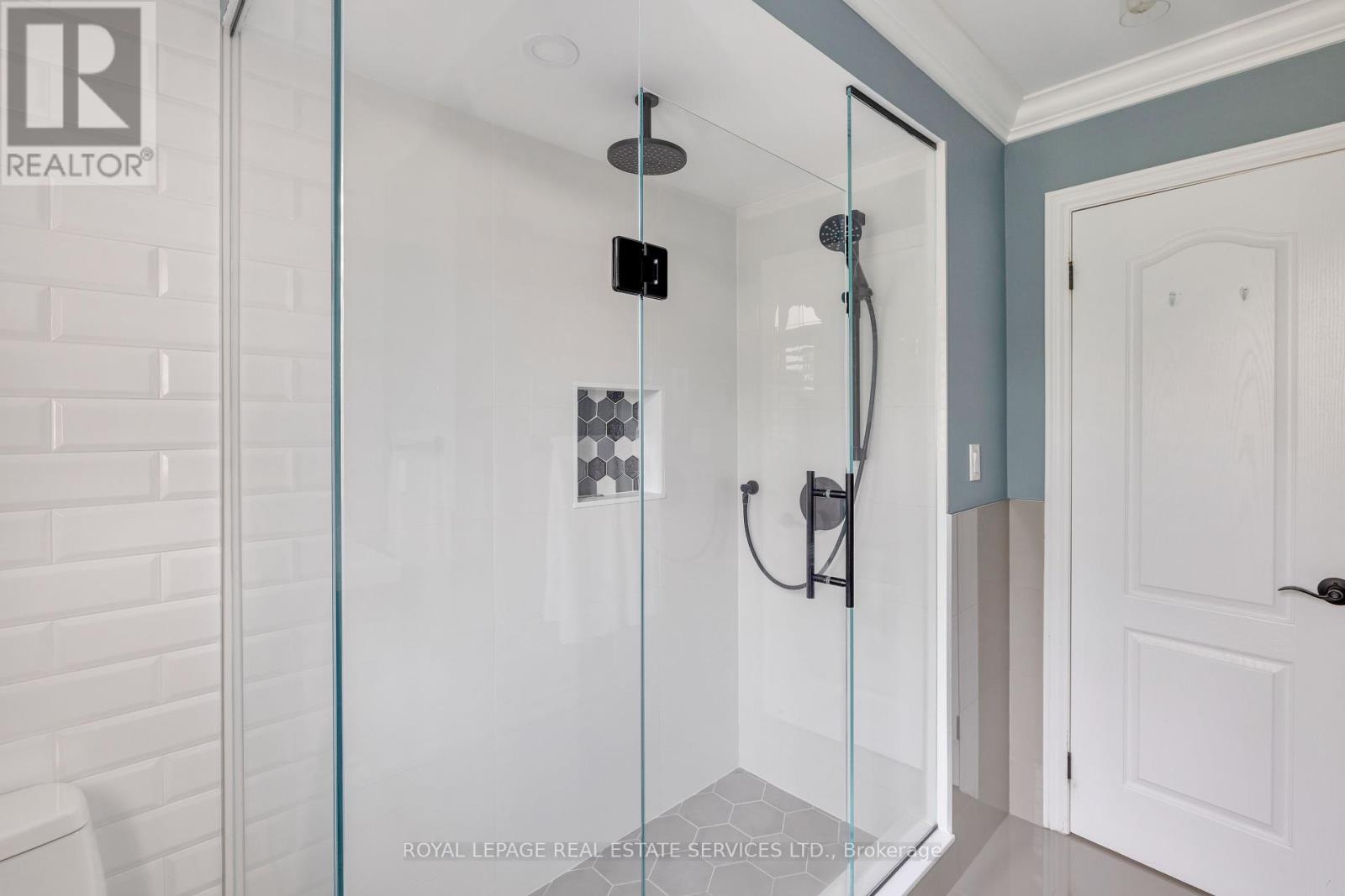 












2225 GLAZEBROOK CIRCLE

,
Oakville,




Ontario
L6M5B5

