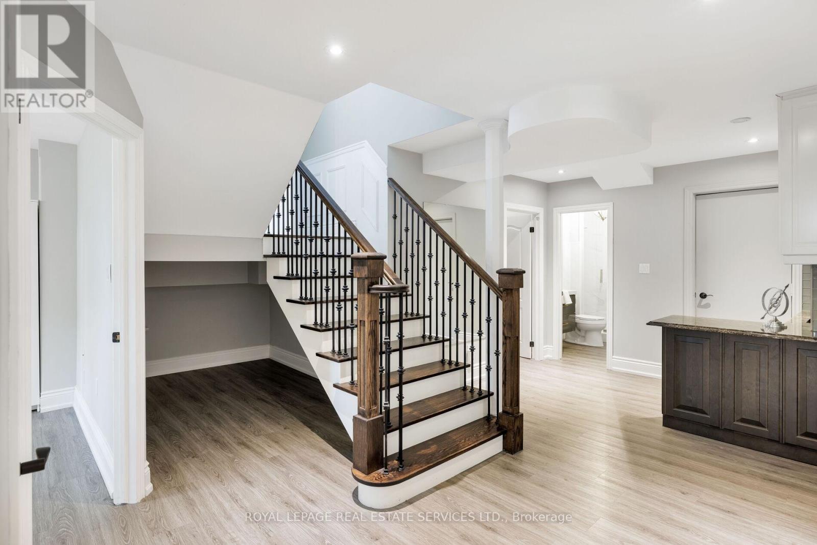 












2225 GLAZEBROOK CIRCLE

,
Oakville,




Ontario
L6M5B5

