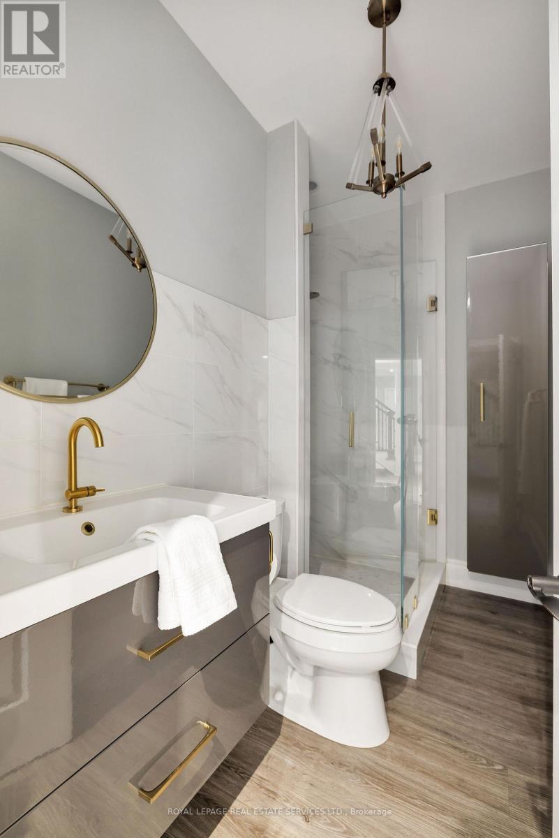 












2225 GLAZEBROOK CIRCLE

,
Oakville,




Ontario
L6M5B5

