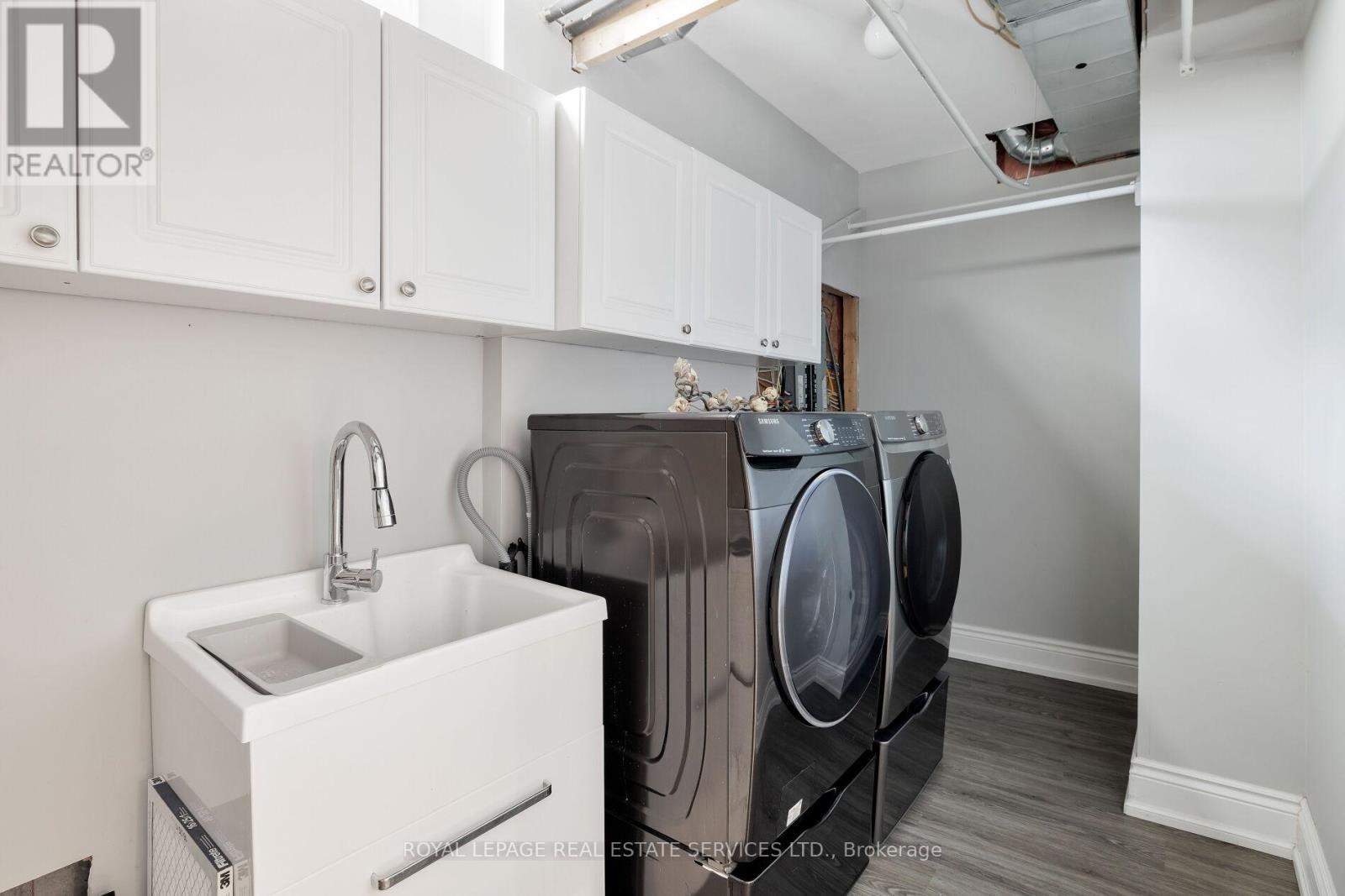 












2225 GLAZEBROOK CIRCLE

,
Oakville,




Ontario
L6M5B5


