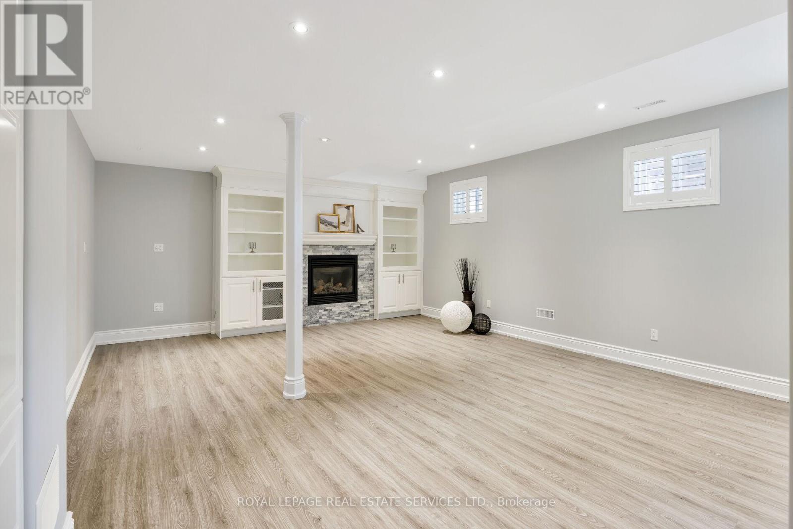 












2225 GLAZEBROOK CIRCLE

,
Oakville,




Ontario
L6M5B5

