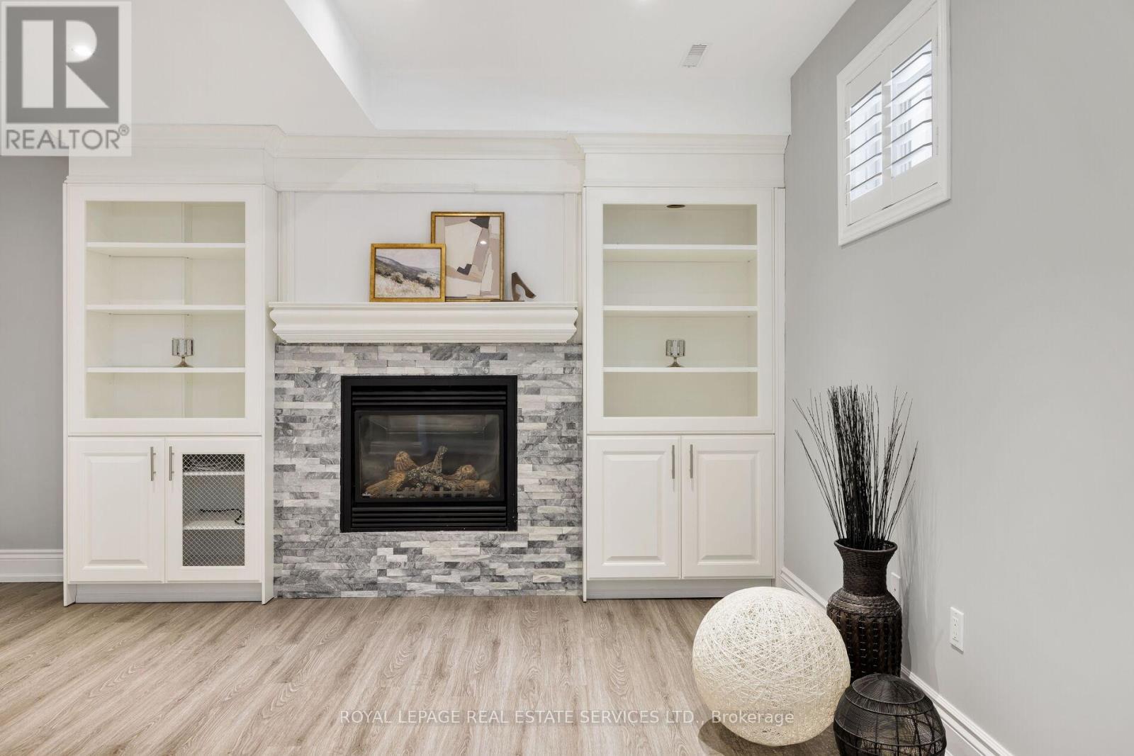 












2225 GLAZEBROOK CIRCLE

,
Oakville,




Ontario
L6M5B5

