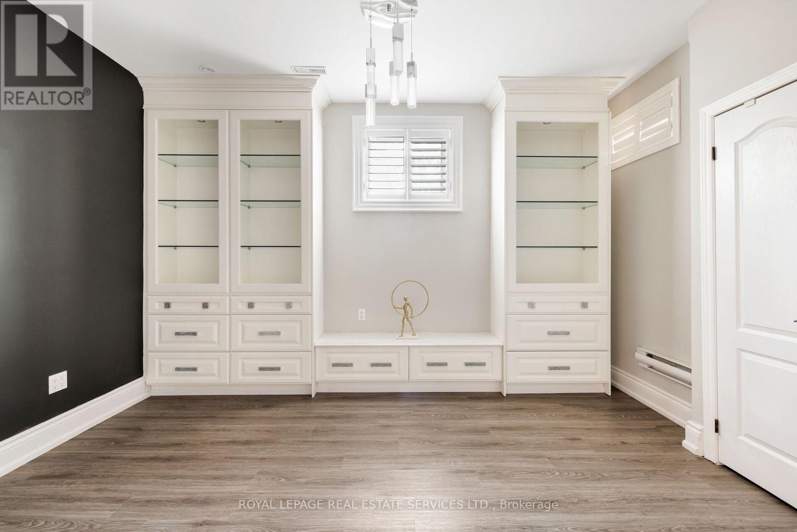 












2225 GLAZEBROOK CIRCLE

,
Oakville,




Ontario
L6M5B5

