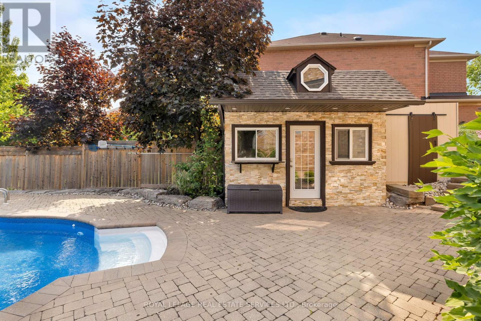 












2225 GLAZEBROOK CIRCLE

,
Oakville,




Ontario
L6M5B5

