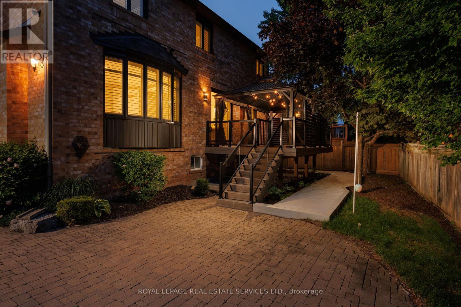 












2225 GLAZEBROOK CIRCLE

,
Oakville,




Ontario
L6M5B5

