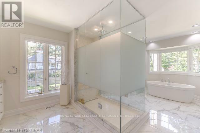 












16 ENNISCLARE DRIVE W

,
Oakville,




Ontario
L6J4N2

