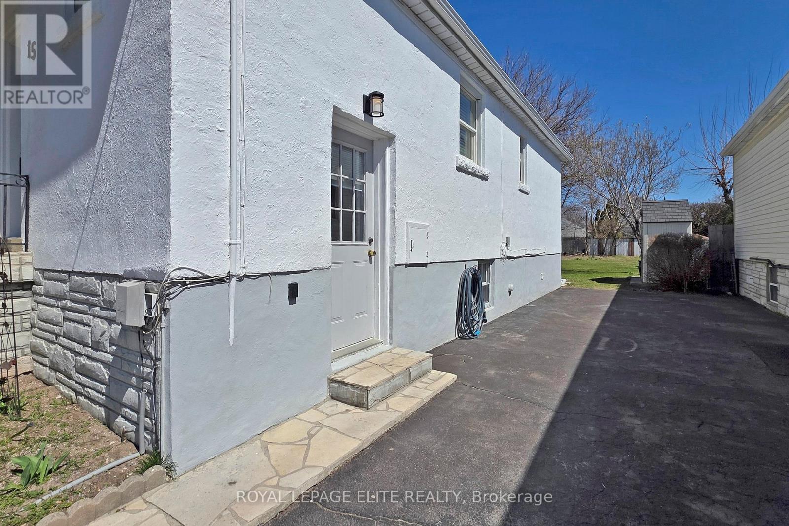 












15 STOCK AVENUE

,
Toronto,




Ontario
M8Z5C3

