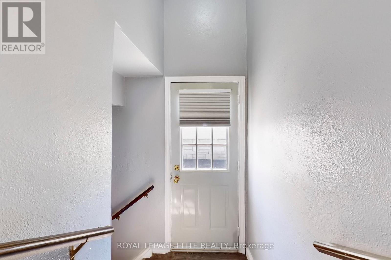 












15 STOCK AVENUE

,
Toronto,




Ontario
M8Z5C3

