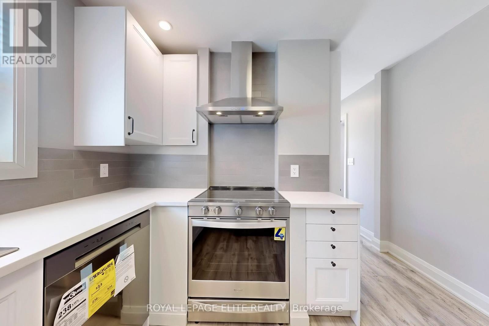 












15 STOCK AVENUE

,
Toronto,




Ontario
M8Z5C3

