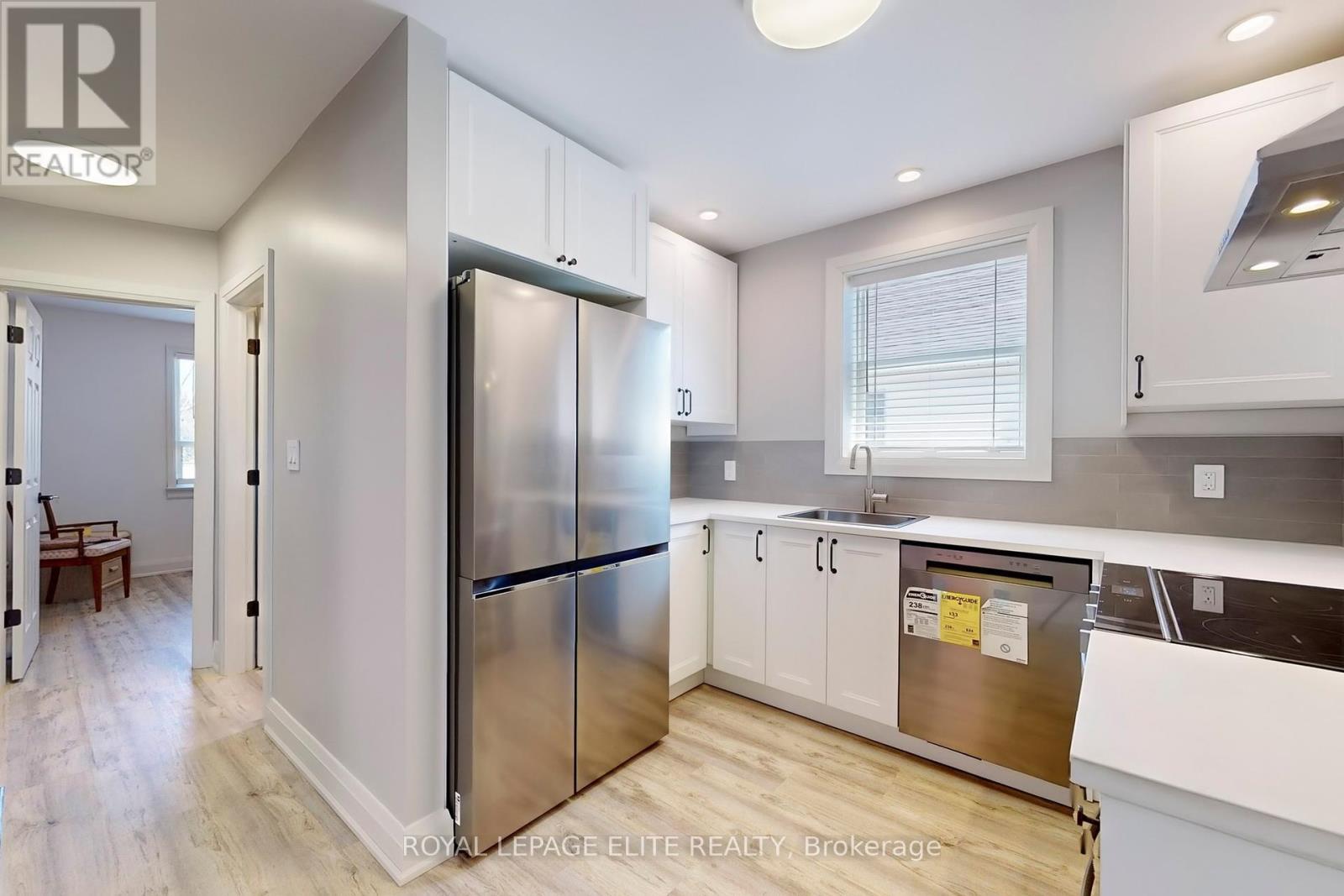 












15 STOCK AVENUE

,
Toronto,




Ontario
M8Z5C3


