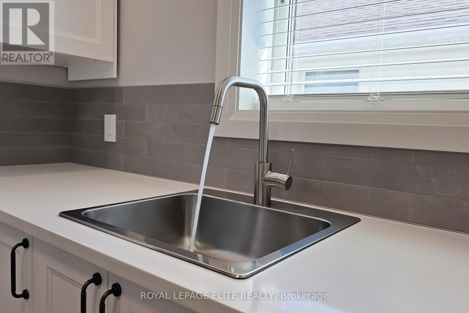 












15 STOCK AVENUE

,
Toronto,




Ontario
M8Z5C3

