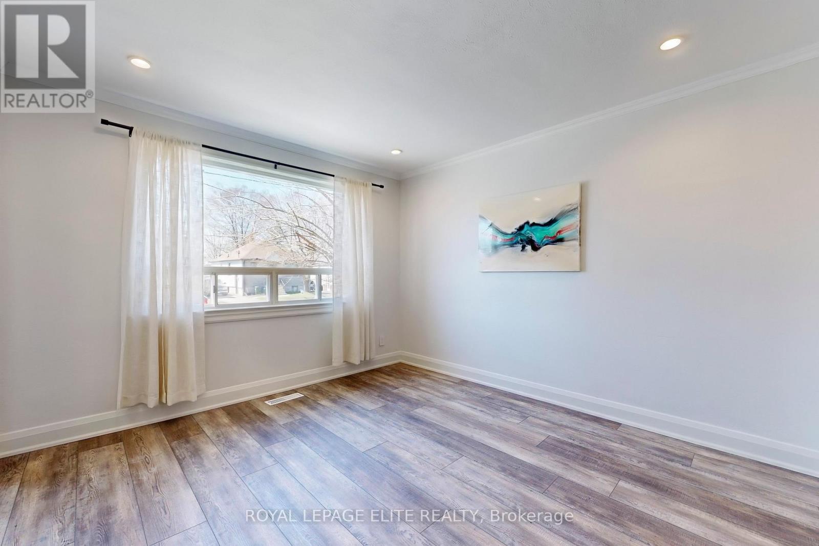 












15 STOCK AVENUE

,
Toronto,




Ontario
M8Z5C3


