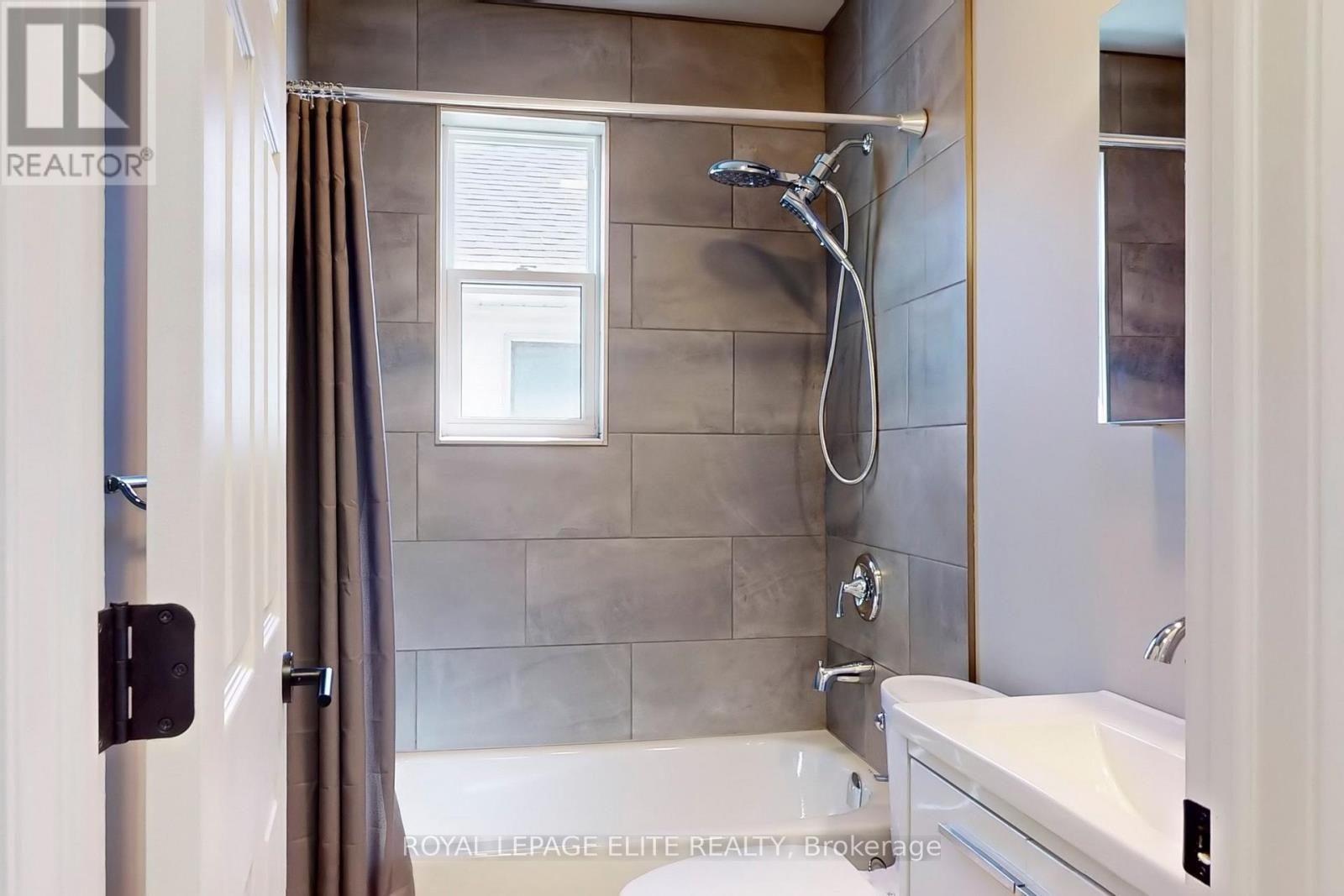 












15 STOCK AVENUE

,
Toronto,




Ontario
M8Z5C3

