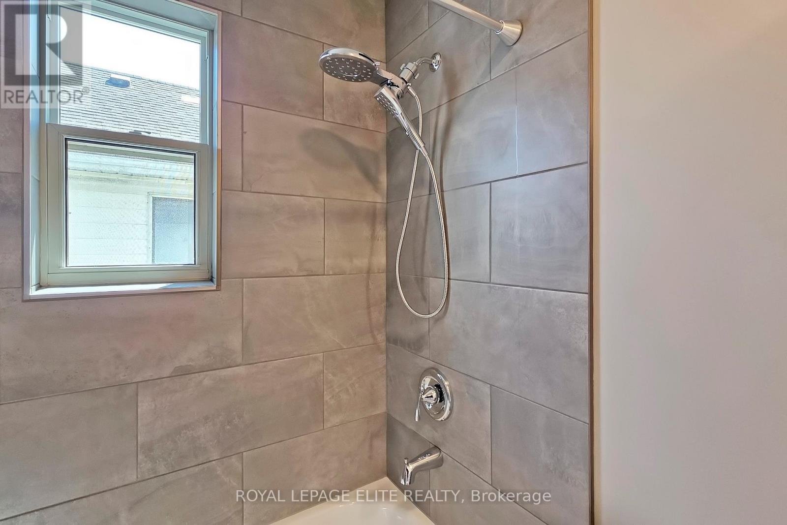 












15 STOCK AVENUE

,
Toronto,




Ontario
M8Z5C3

