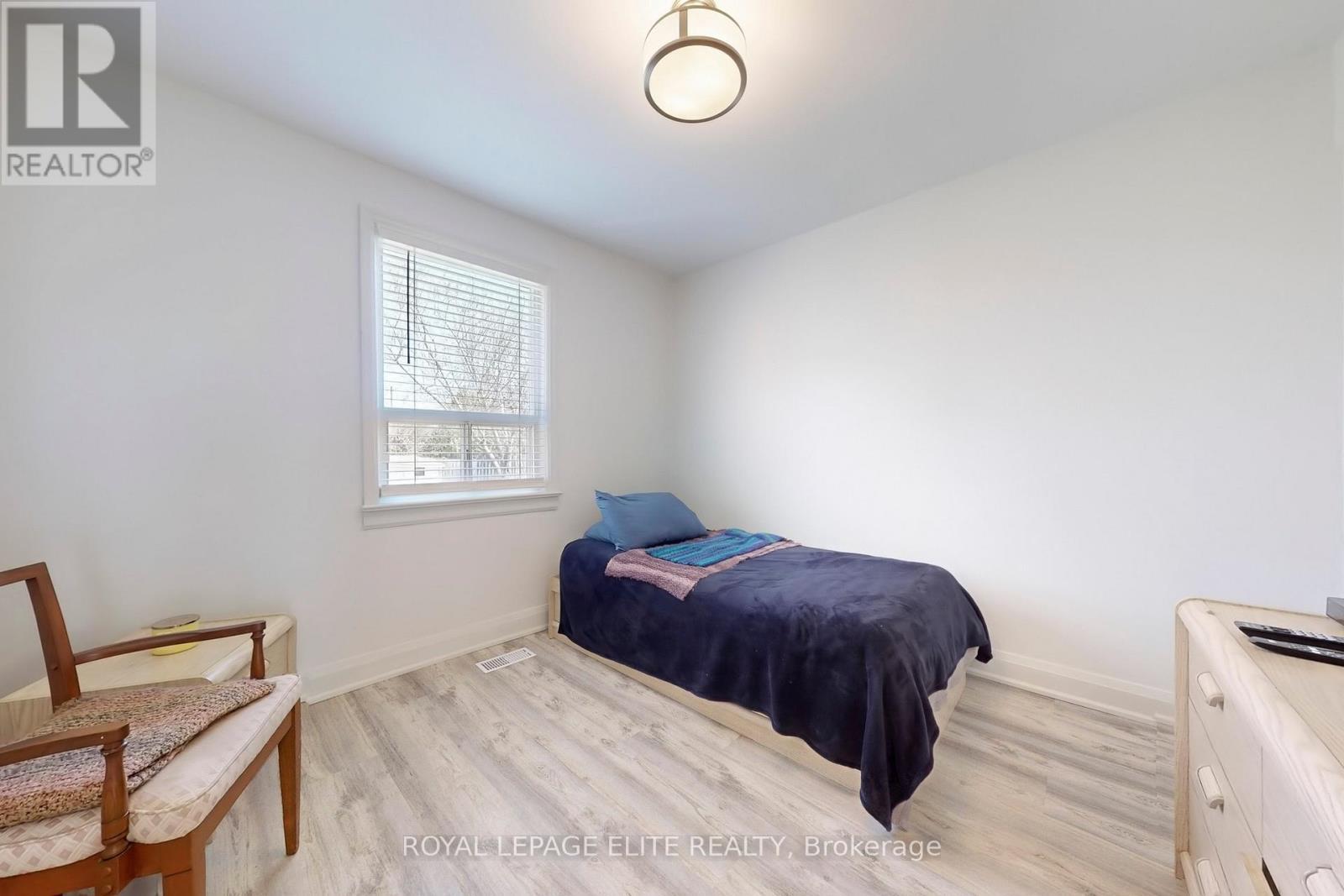 












15 STOCK AVENUE

,
Toronto,




Ontario
M8Z5C3

