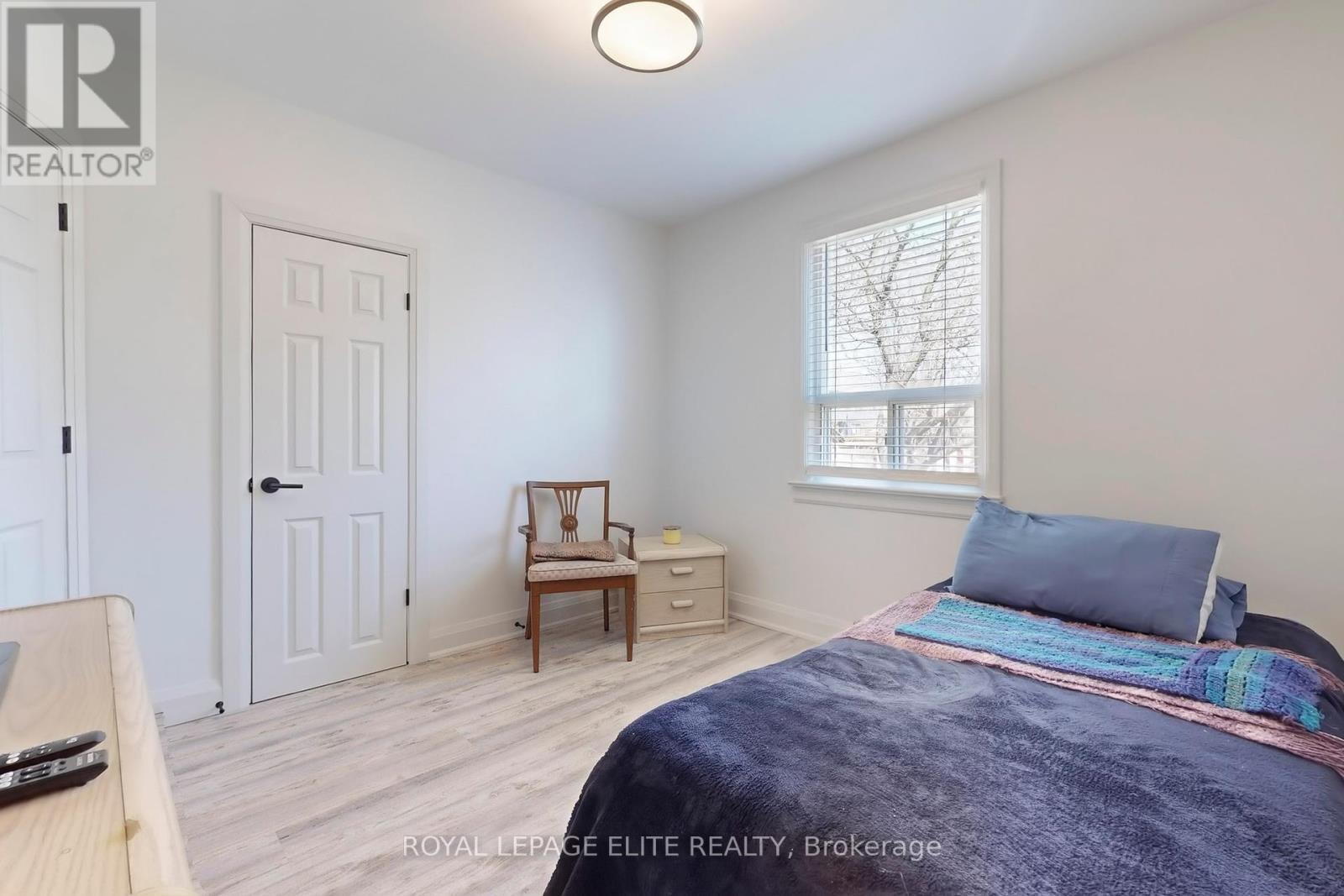 












15 STOCK AVENUE

,
Toronto,




Ontario
M8Z5C3

