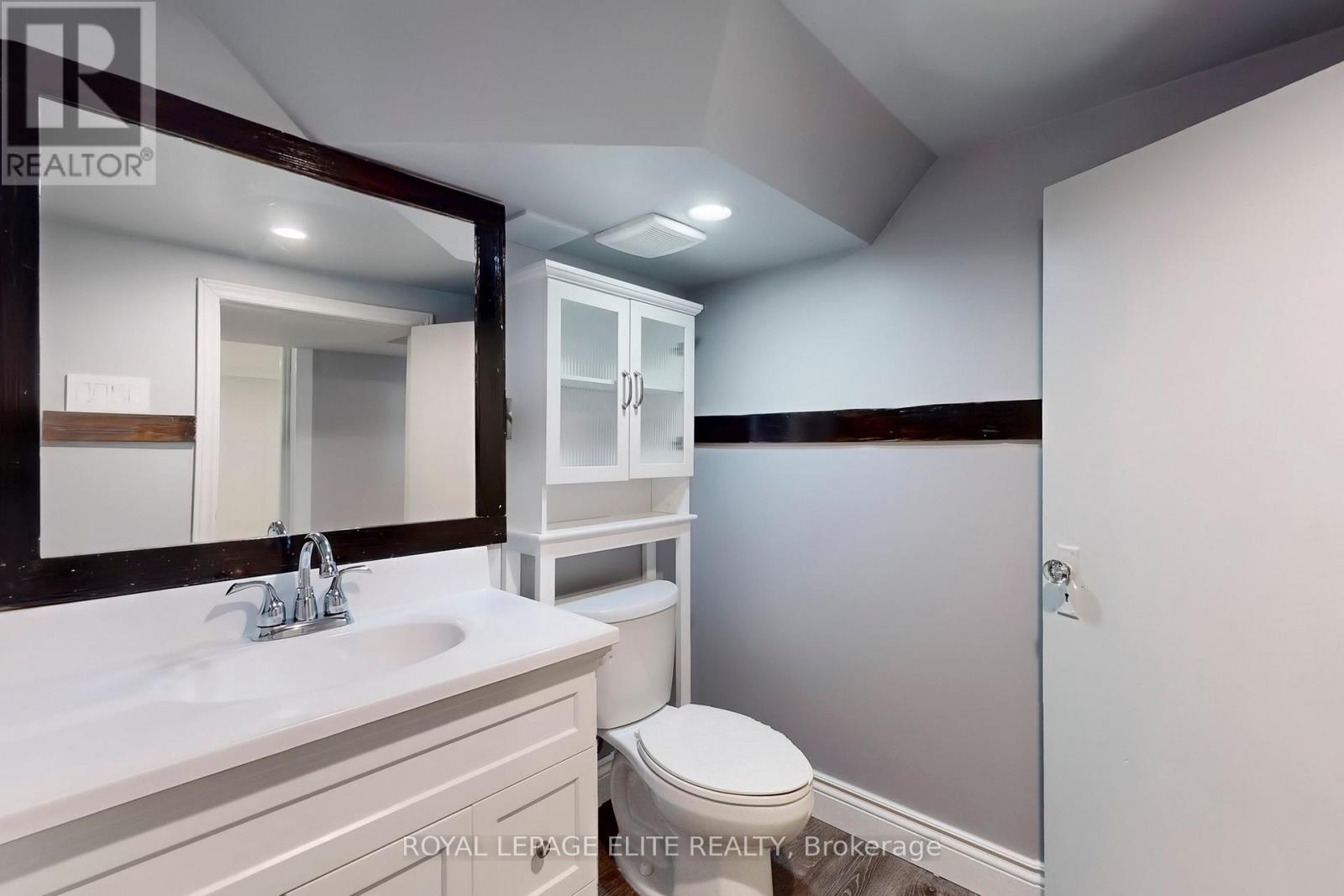 












15 STOCK AVENUE

,
Toronto,




Ontario
M8Z5C3

