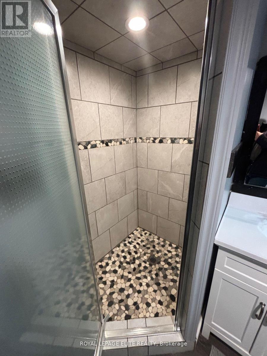 












15 STOCK AVENUE

,
Toronto,




Ontario
M8Z5C3

