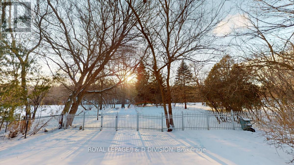 












10 CAMPBELL CRESCENT

,
Toronto,




Ontario
M2P1P2

