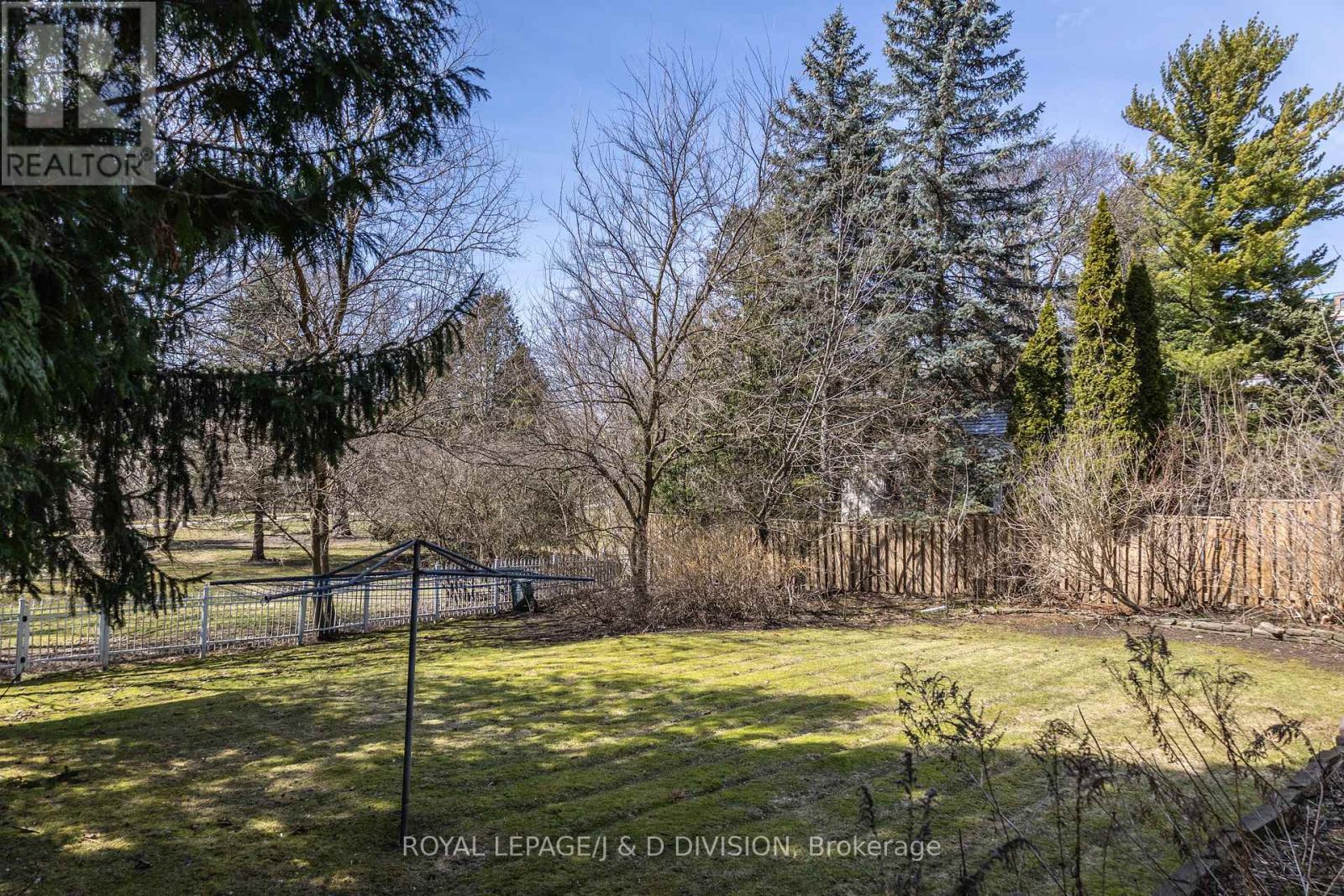 












10 CAMPBELL CRESCENT

,
Toronto,




Ontario
M2P1P2

