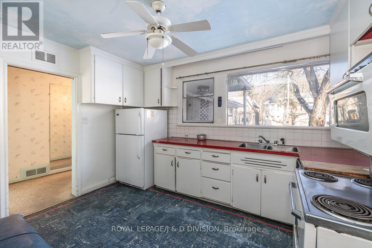 












10 CAMPBELL CRESCENT

,
Toronto,




Ontario
M2P1P2

