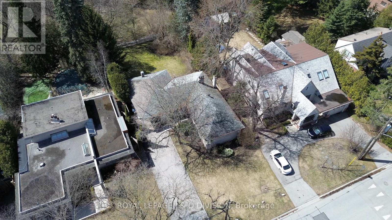 












10 CAMPBELL CRESCENT

,
Toronto,




Ontario
M2P1P2

