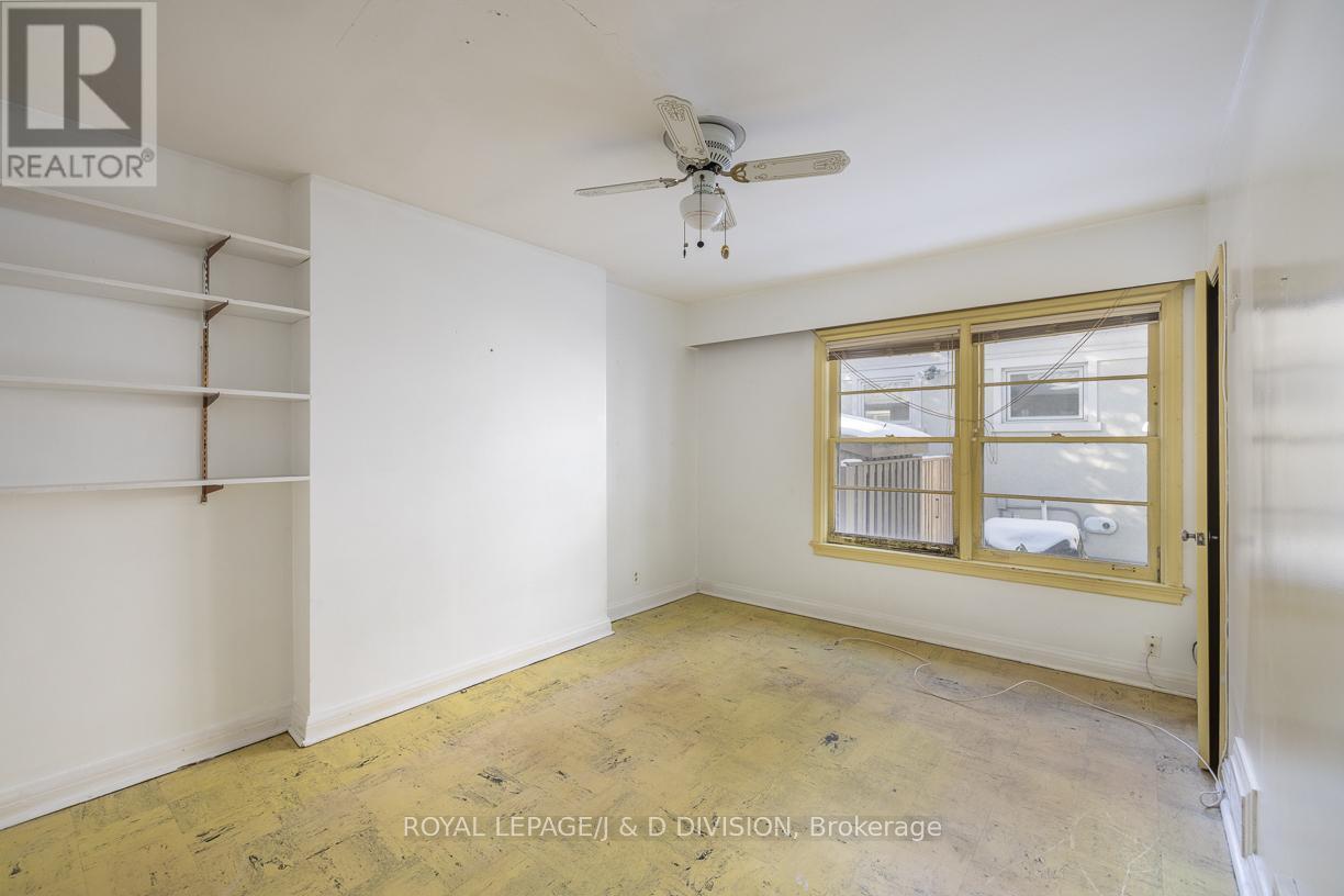 












10 CAMPBELL CRESCENT

,
Toronto,




Ontario
M2P1P2

