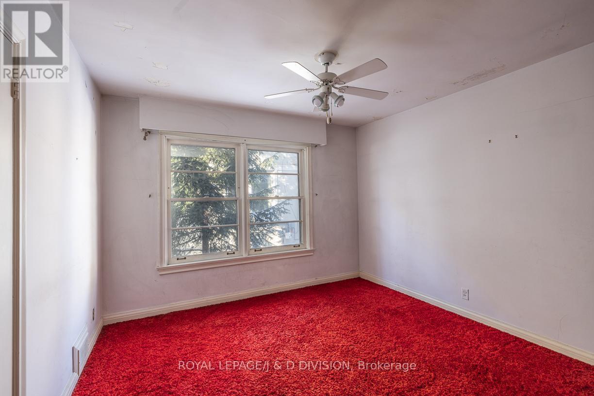 












10 CAMPBELL CRESCENT

,
Toronto,




Ontario
M2P1P2

