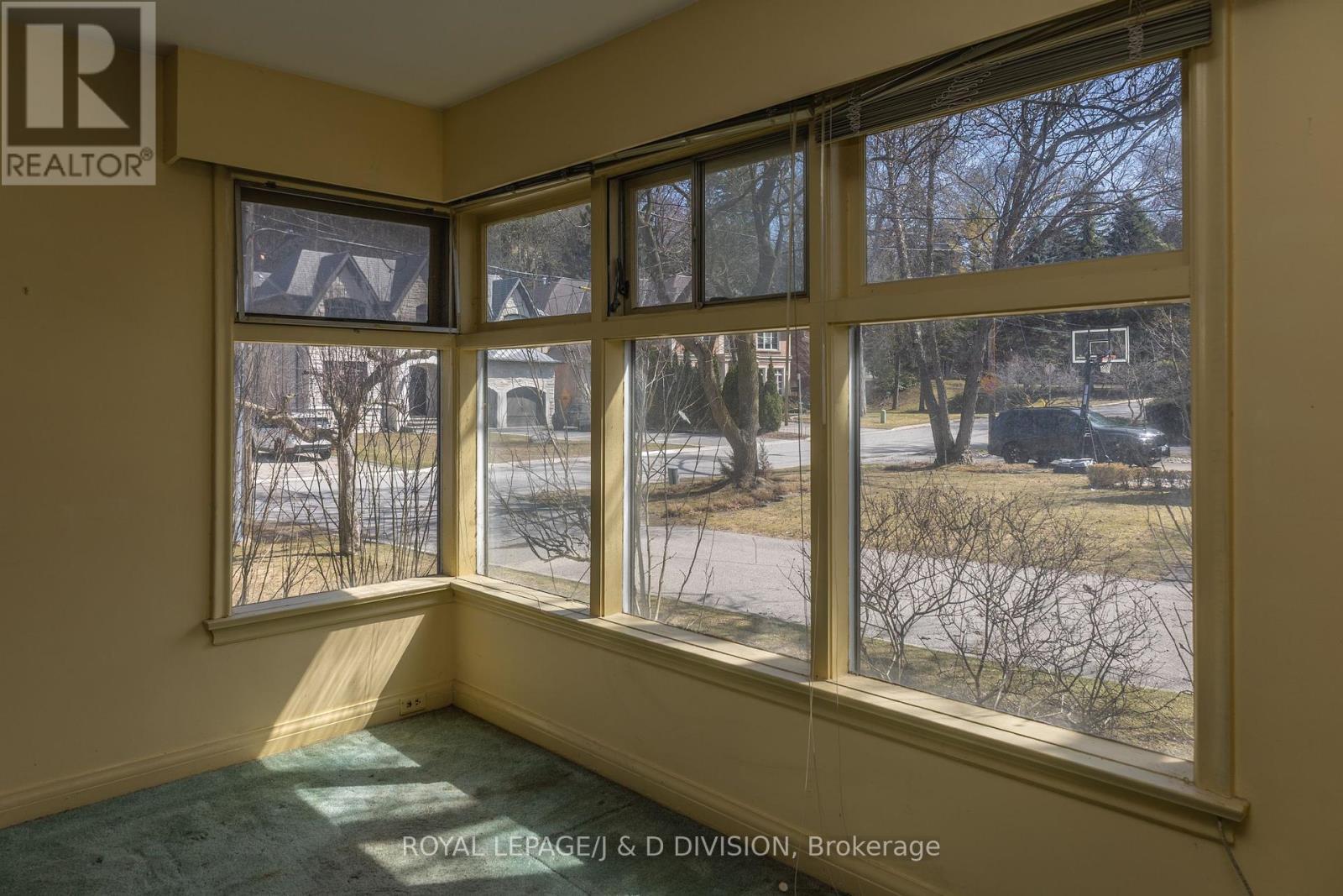 












10 CAMPBELL CRESCENT

,
Toronto,




Ontario
M2P1P2

