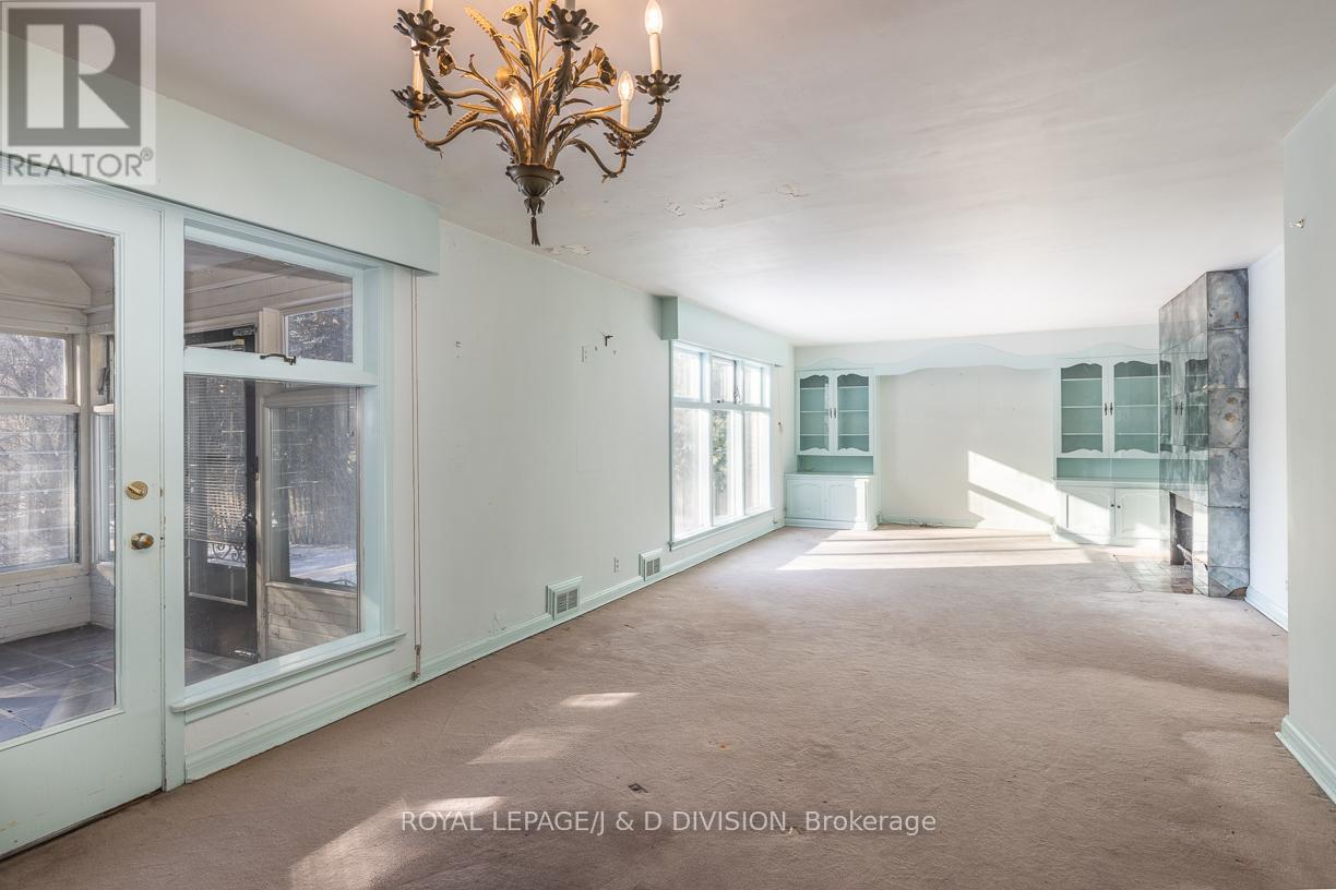 












10 CAMPBELL CRESCENT

,
Toronto,




Ontario
M2P1P2

