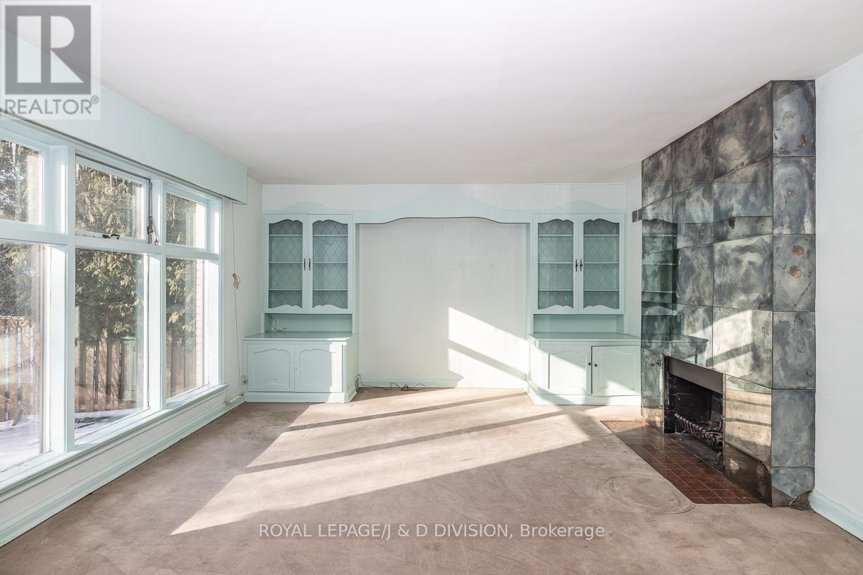 












10 CAMPBELL CRESCENT

,
Toronto,




Ontario
M2P1P2

