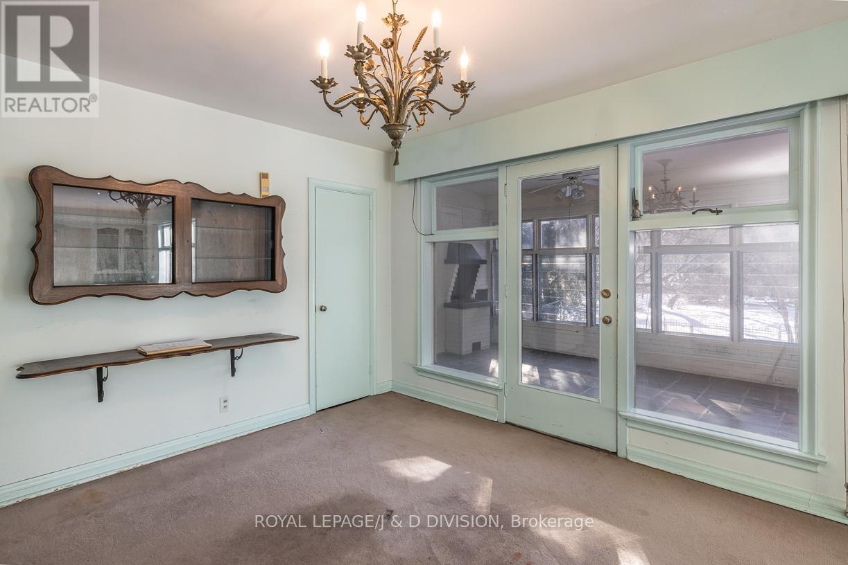 












10 CAMPBELL CRESCENT

,
Toronto,




Ontario
M2P1P2


