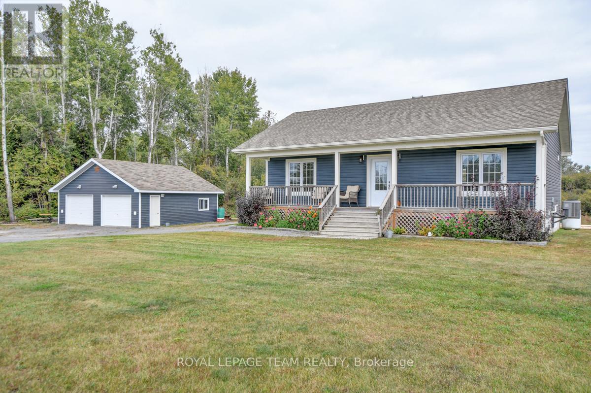 












831 BOLTON ROAD

,
North Grenville,




Ontario
K0G1N0

