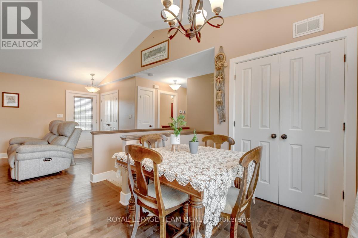 












831 BOLTON ROAD

,
North Grenville,




Ontario
K0G1N0

