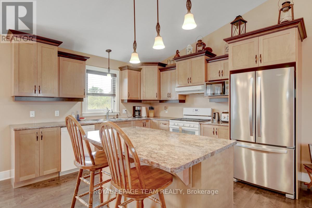 












831 BOLTON ROAD

,
North Grenville,




Ontario
K0G1N0

