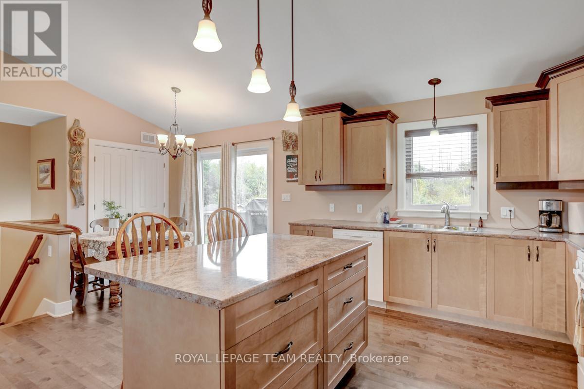 












831 BOLTON ROAD

,
North Grenville,




Ontario
K0G1N0

