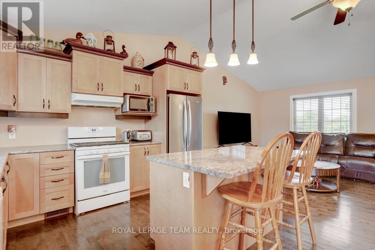 












831 BOLTON ROAD

,
North Grenville,




Ontario
K0G1N0

