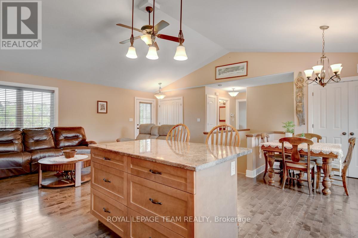 












831 BOLTON ROAD

,
North Grenville,




Ontario
K0G1N0

