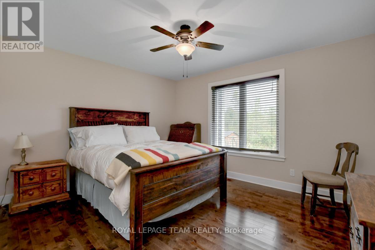 












831 BOLTON ROAD

,
North Grenville,




Ontario
K0G1N0

