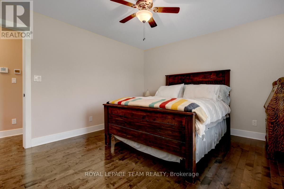 












831 BOLTON ROAD

,
North Grenville,




Ontario
K0G1N0

