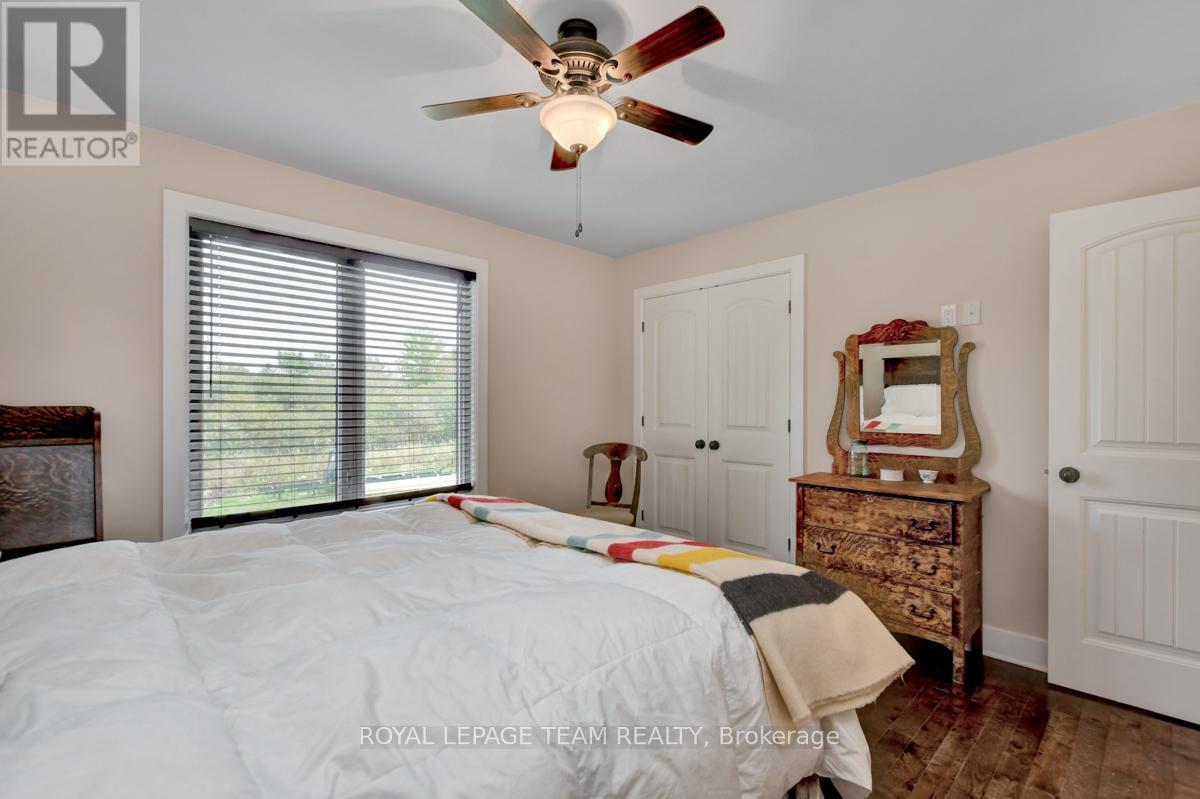 












831 BOLTON ROAD

,
North Grenville,




Ontario
K0G1N0

