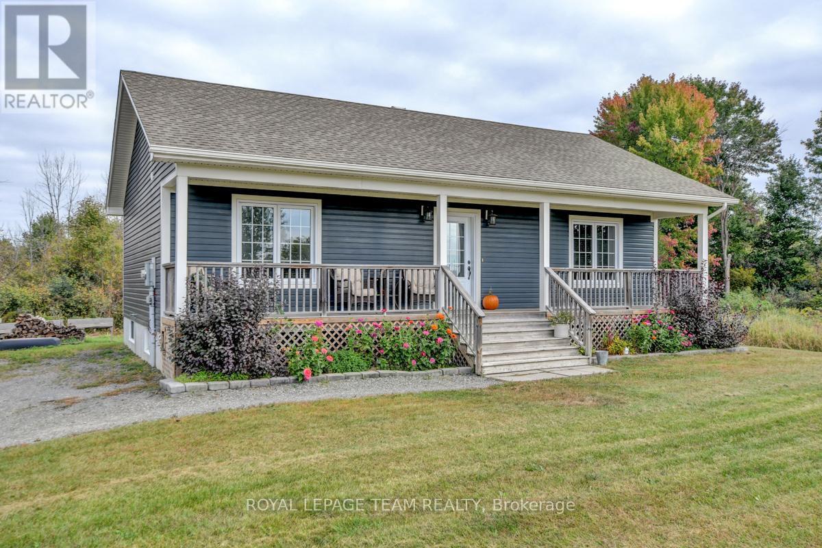 












831 BOLTON ROAD

,
North Grenville,




Ontario
K0G1N0

