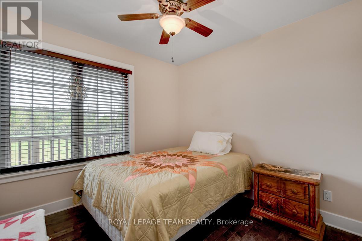 












831 BOLTON ROAD

,
North Grenville,




Ontario
K0G1N0

