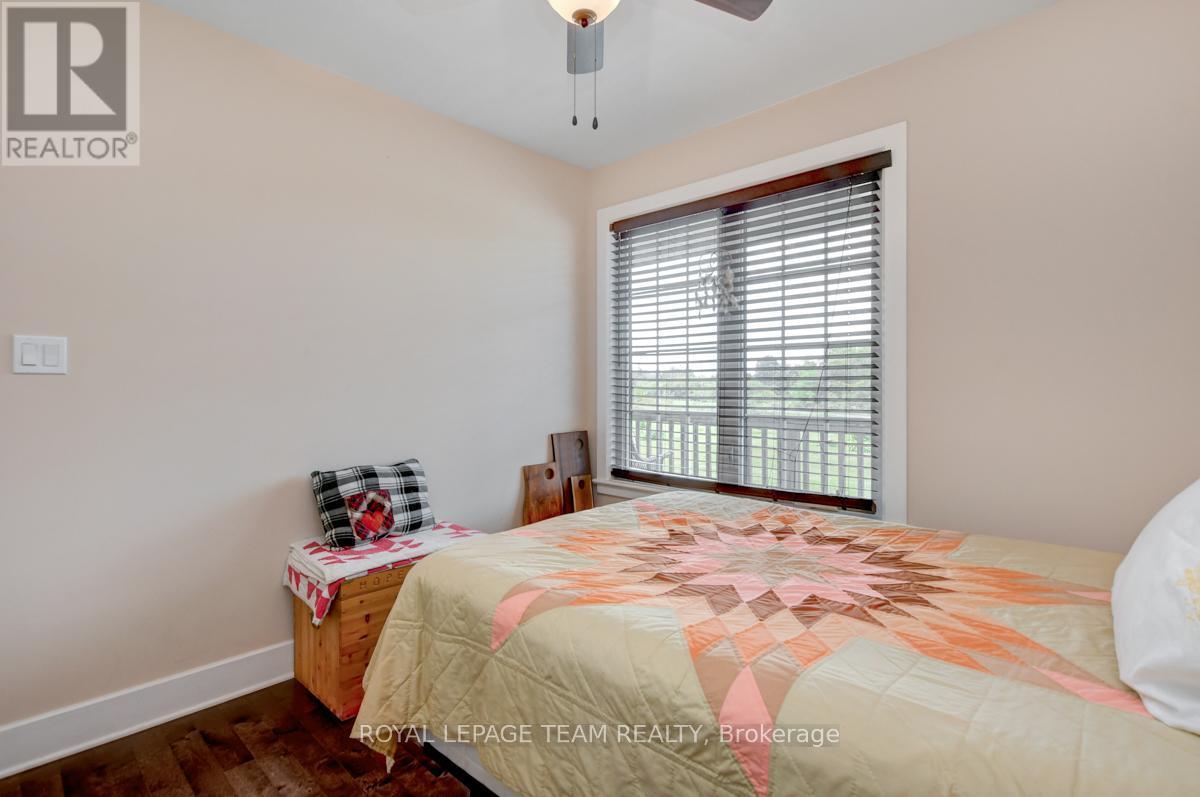 












831 BOLTON ROAD

,
North Grenville,




Ontario
K0G1N0

