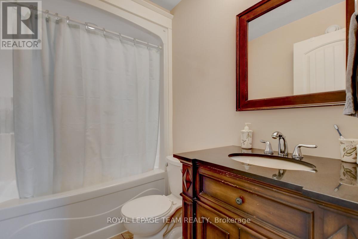 












831 BOLTON ROAD

,
North Grenville,




Ontario
K0G1N0

