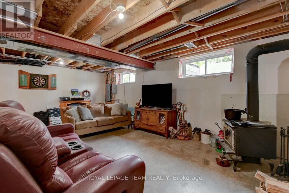 












831 BOLTON ROAD

,
North Grenville,




Ontario
K0G1N0

